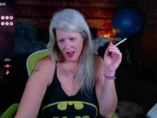 Offline Alicescuriosity on BongaCams