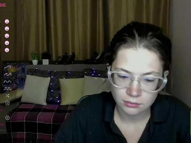 Offline Aliciafolow009 on BongaCams