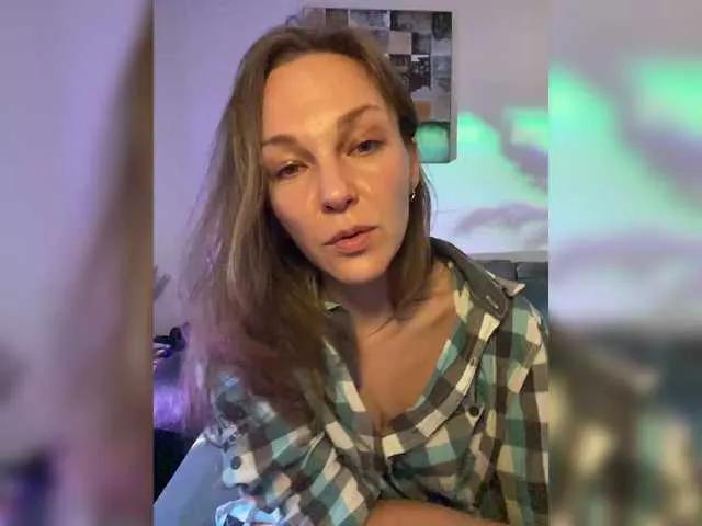 Offline Alisasqrl on BongaCams