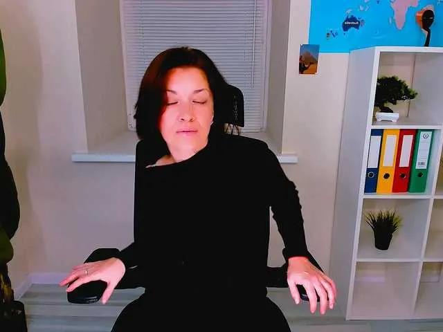 Offline AnaMills on BongaCams