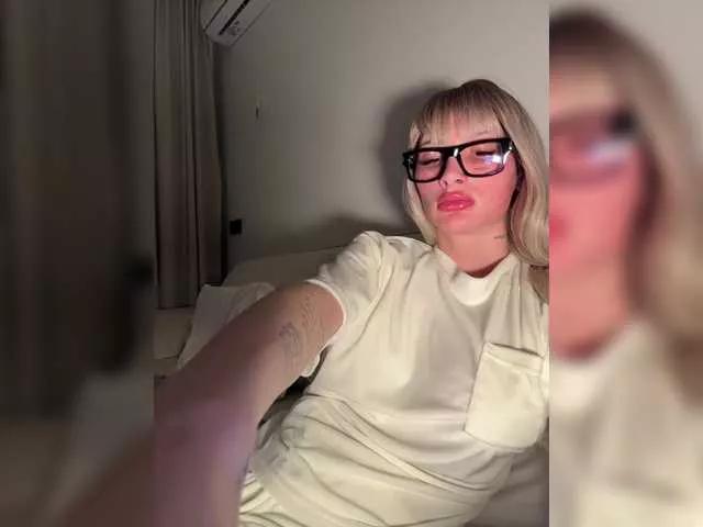 Offline AnikaSex on BongaCams