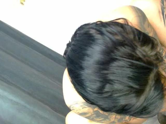 Offline arianatattoos on BongaCams