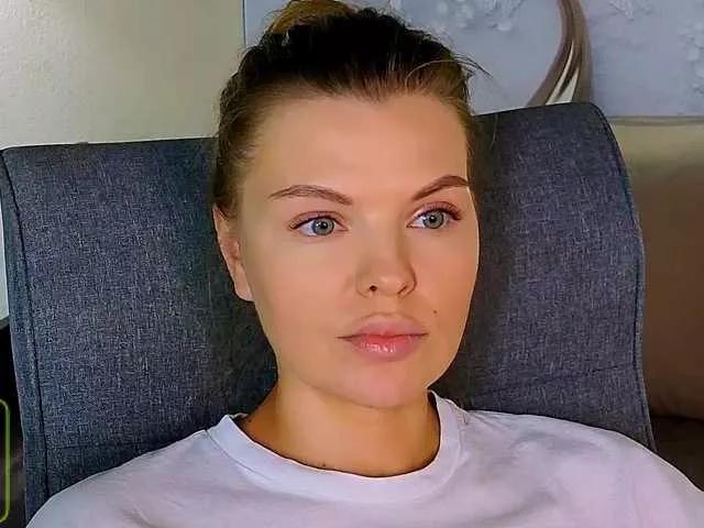 Offline AureliaFly on BongaCams