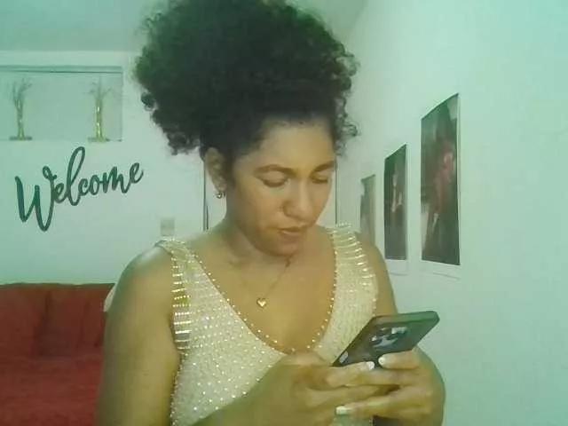 Offline Bellacrespa on BongaCams