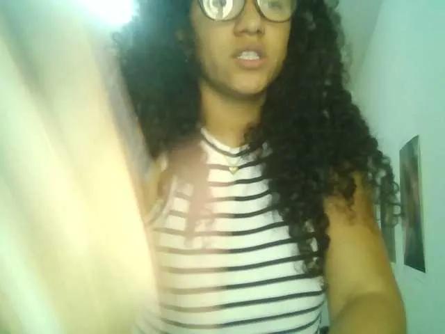 Offline Bellacrespa on BongaCams