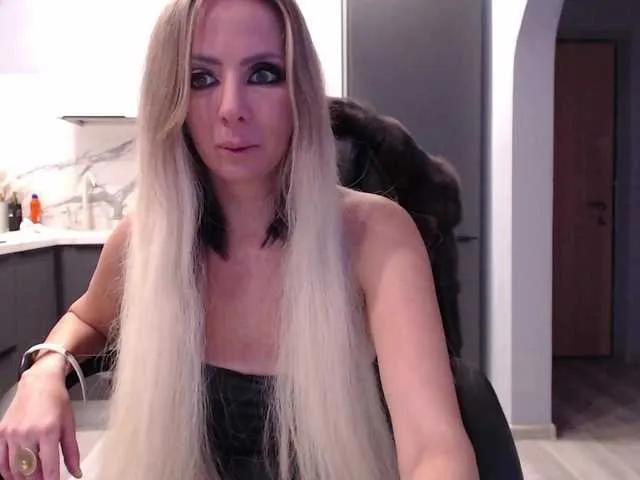 Freechat blondalina on BongaCams