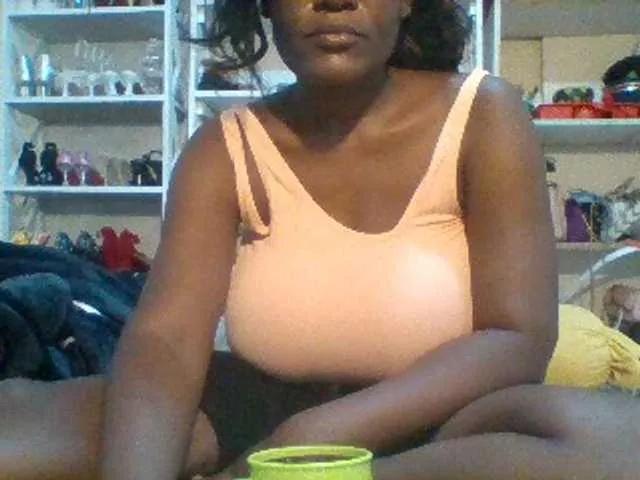 Offline BoobieQueen on BongaCams