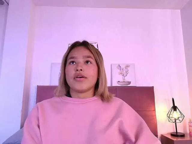 Offline CamiilaGlow on BongaCams