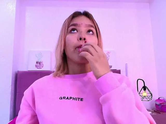 Offline CamiilaGlow on BongaCams