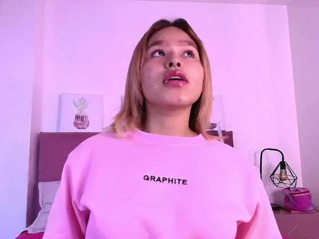 Offline CamiilaGlow on BongaCams