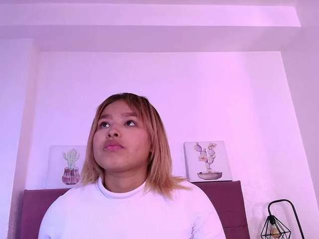 Offline CamiilaGlow on BongaCams