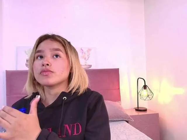 Offline CamiilaGlow on BongaCams