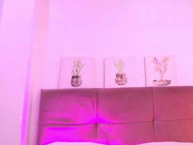 Offline CamiilaGlow on BongaCams