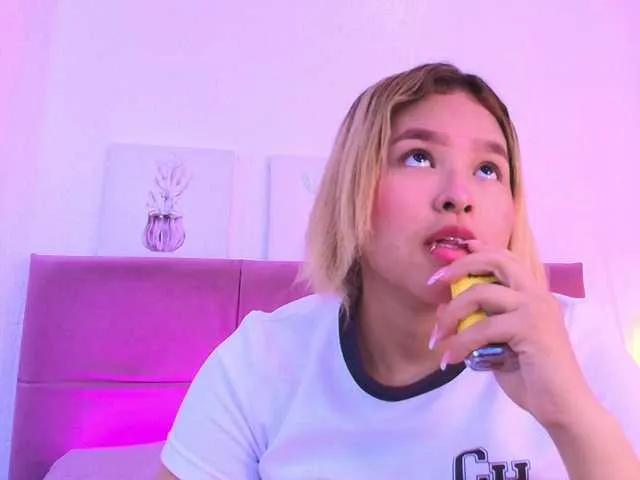 Offline CamiilaGlow on BongaCams