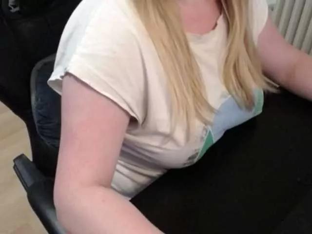 Offline Celina-Rose on BongaCams