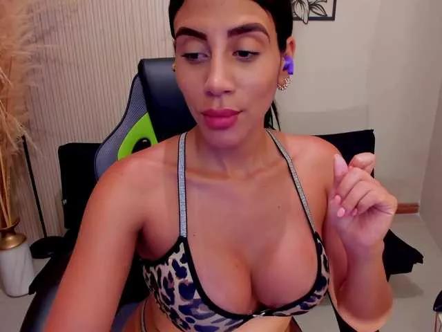 Offline charlotte-Cox on BongaCams