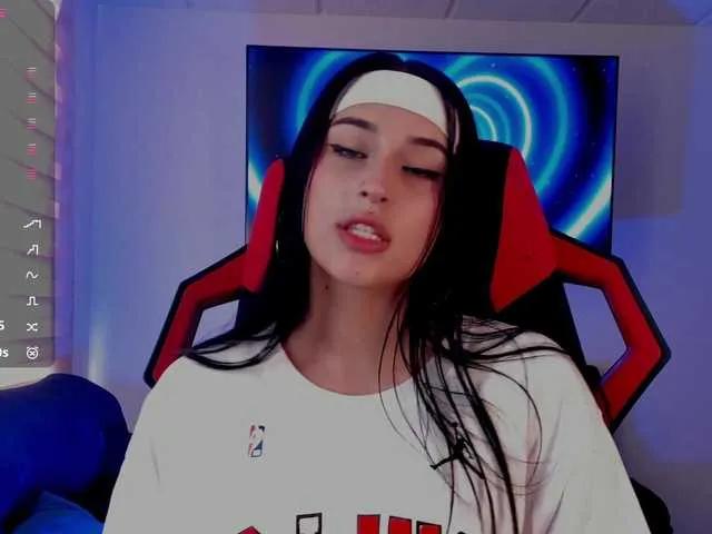 Offline Charlotte-greys on BongaCams