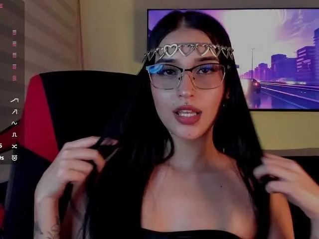 Offline Charlotte-greys on BongaCams