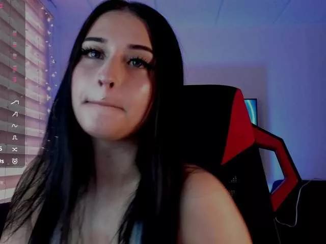 Offline Charlotte-greys on BongaCams