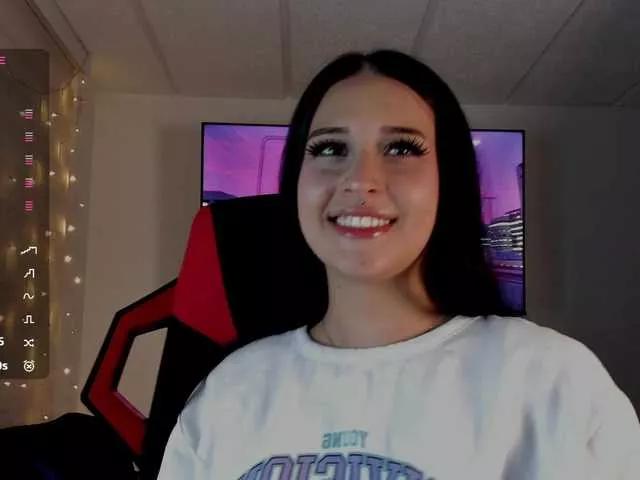 Offline Charlotte-greys on BongaCams