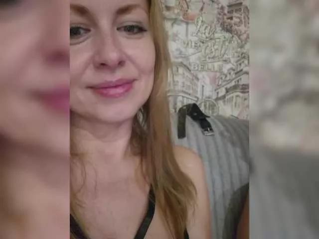 Offline Chelsi16 on BongaCams