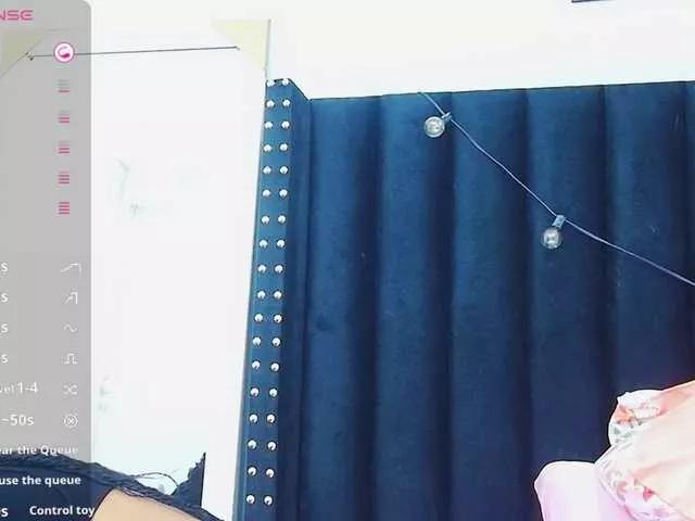 Offline colombiamommy on BongaCams