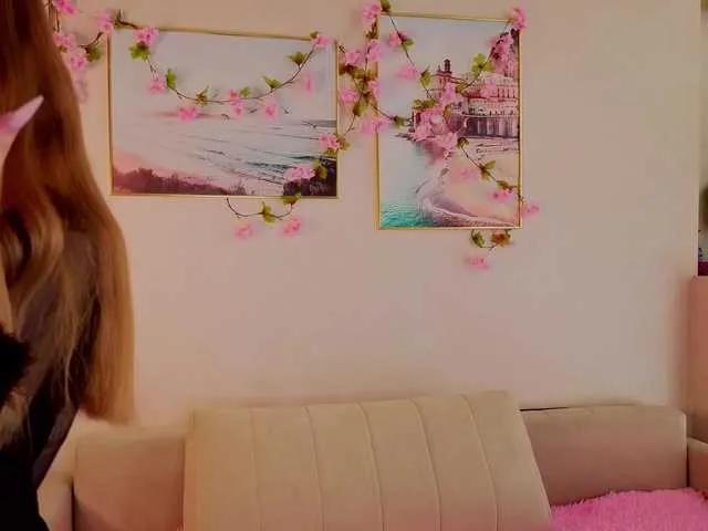 Offline CrimsonAura on BongaCams