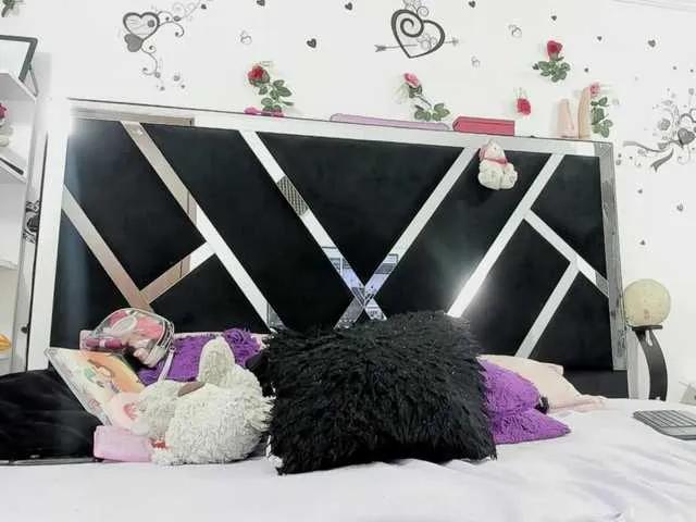 Dreamgirlss — Make hot conversations and play a little