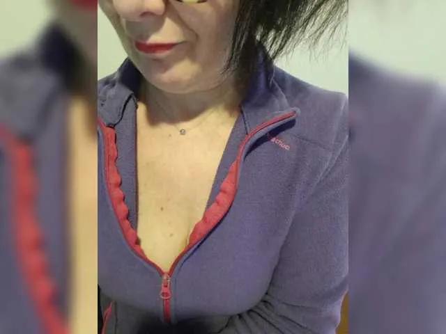 Offline ElitalianMilf on BongaCams