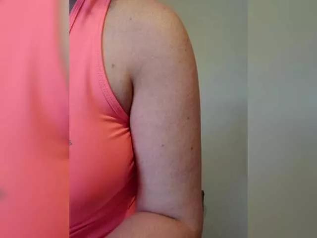 Offline ElitalianMilf on BongaCams