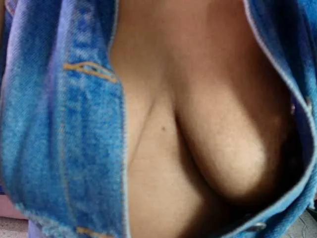 Freechat Ellie-Alves on BongaCams