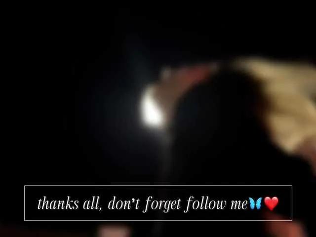 Offline emely1benz on BongaCams