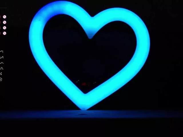 Offline emely1benz on BongaCams