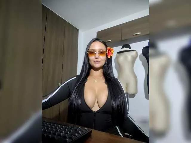 Offline Emeraldgem on BongaCams