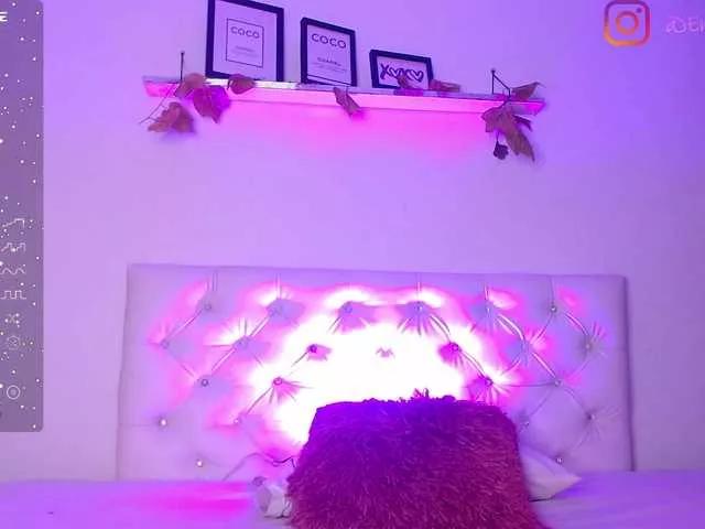 Offline Emily-White on BongaCams