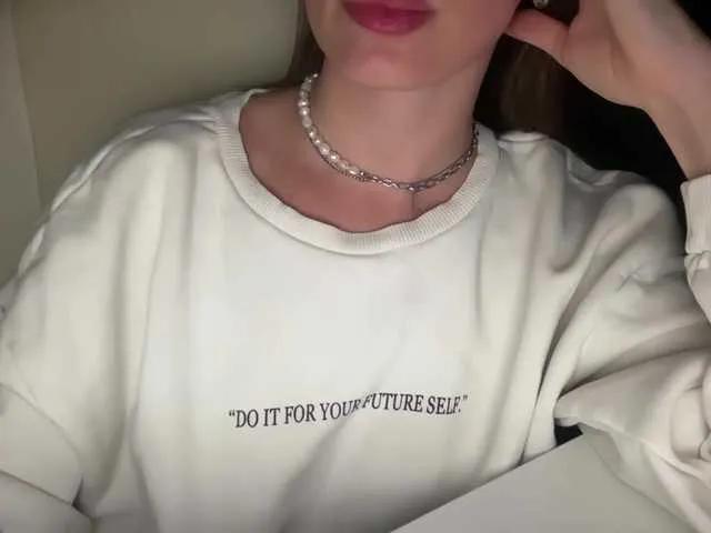 Offline emisun on BongaCams