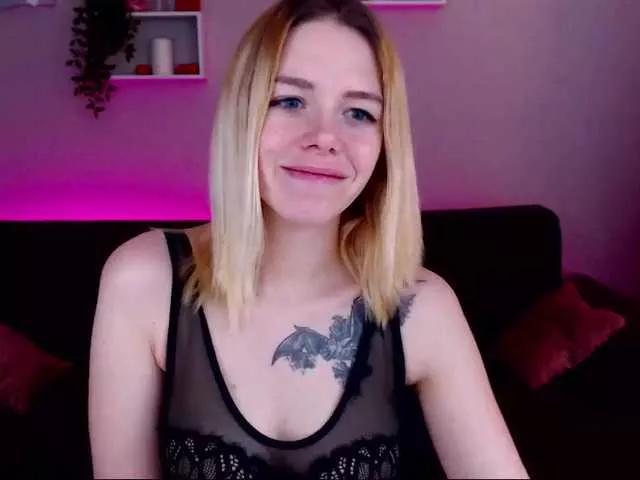 Offline EmmaBryan on BongaCams