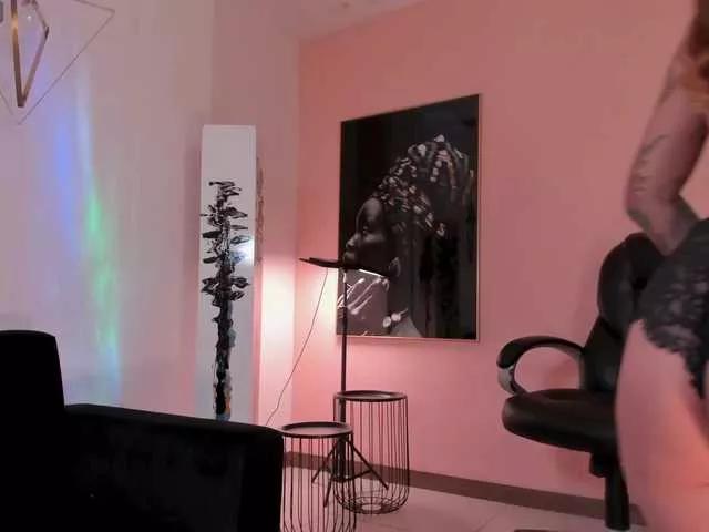 Offline ErikaBenz on BongaCams