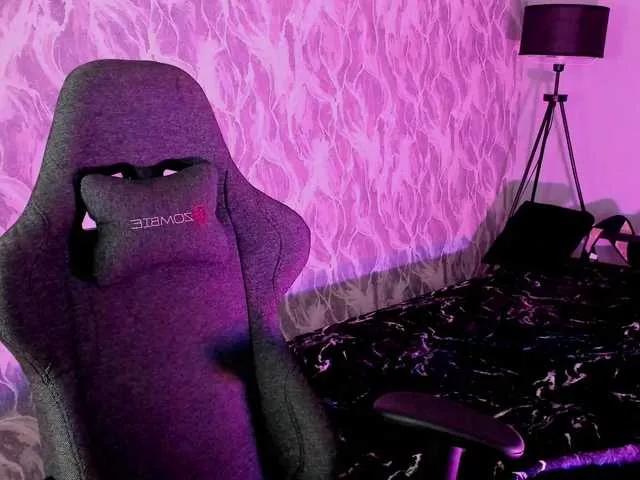 Offline FreyaAkerson on BongaCams