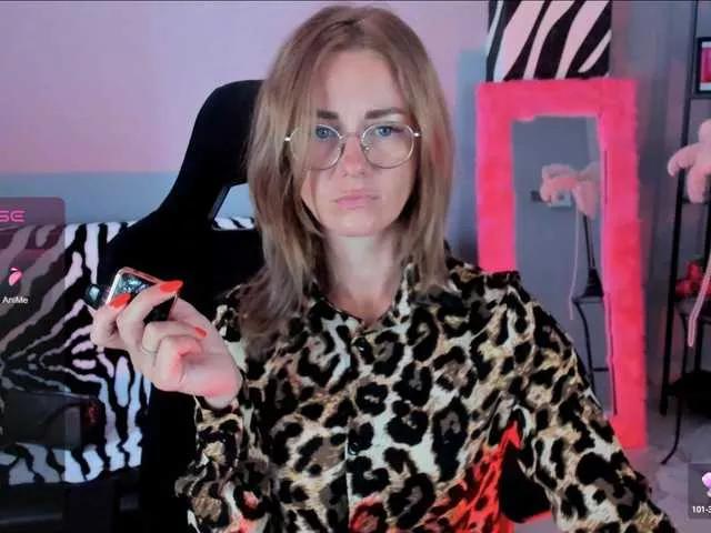 Offline FreyaAkerson on BongaCams