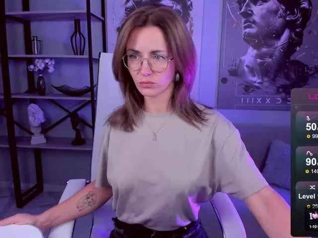 Offline FreyaAkerson on BongaCams