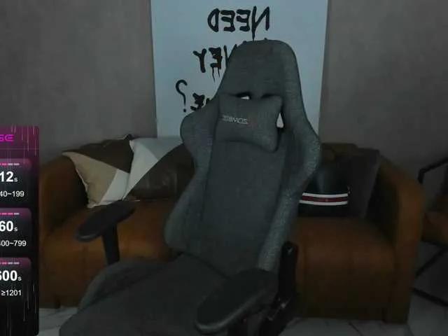 Offline FreyaAkerson on BongaCams