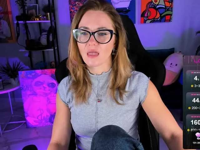 Offline FreyaAkerson on BongaCams