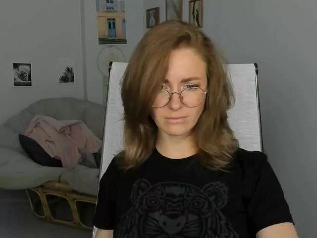 Offline FreyaAkerson on BongaCams