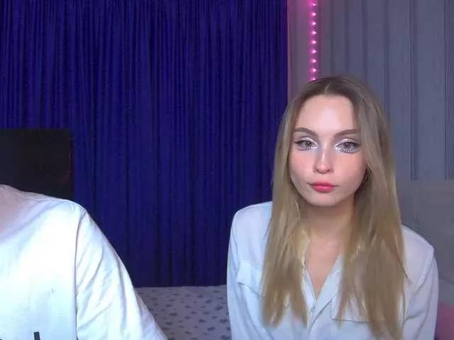 Offline hollyJoys on BongaCams