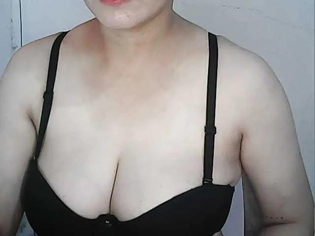 Offline hotbabyasian on BongaCams