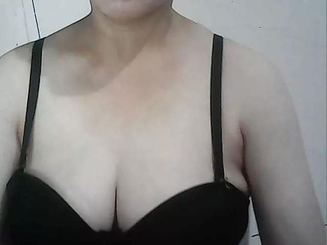 Offline hotbabyasian on BongaCams