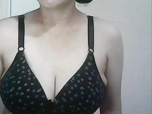 Offline hotbabyasian on BongaCams