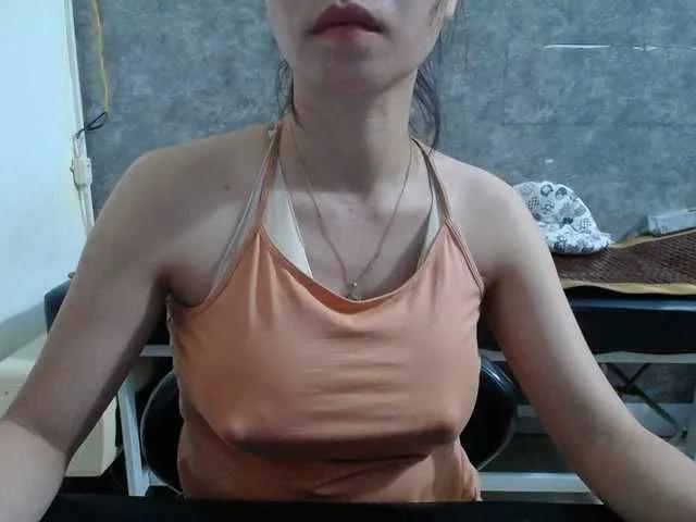 Offline HotQueen93 on BongaCams