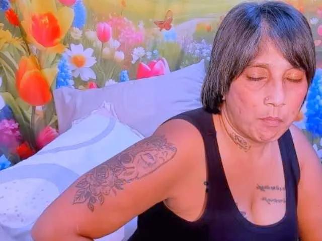 Offline indianroxy on BongaCams